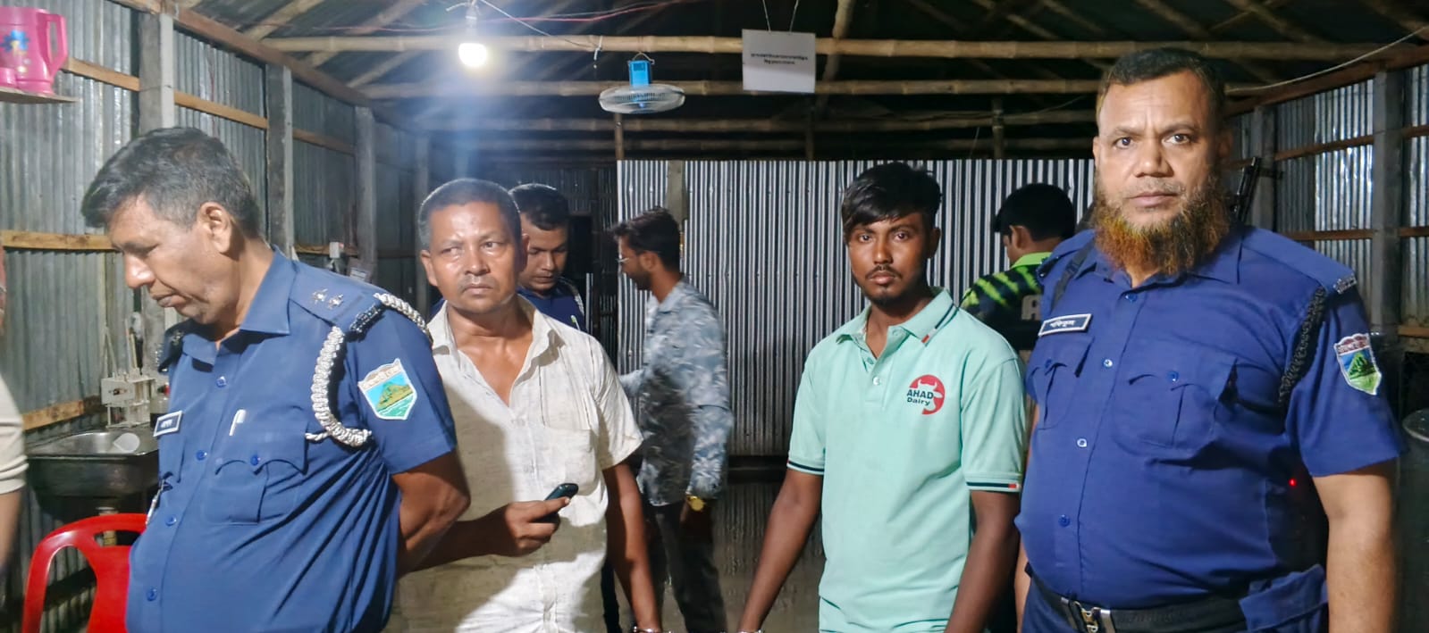 ভাঙ্গুড়ায় ভেজাল দুধের কারখানায় অভিযান: চিলিং সেন্টার থেকে কেমিক্যাল উদ্ধার, মালিকের কারাদণ্ড