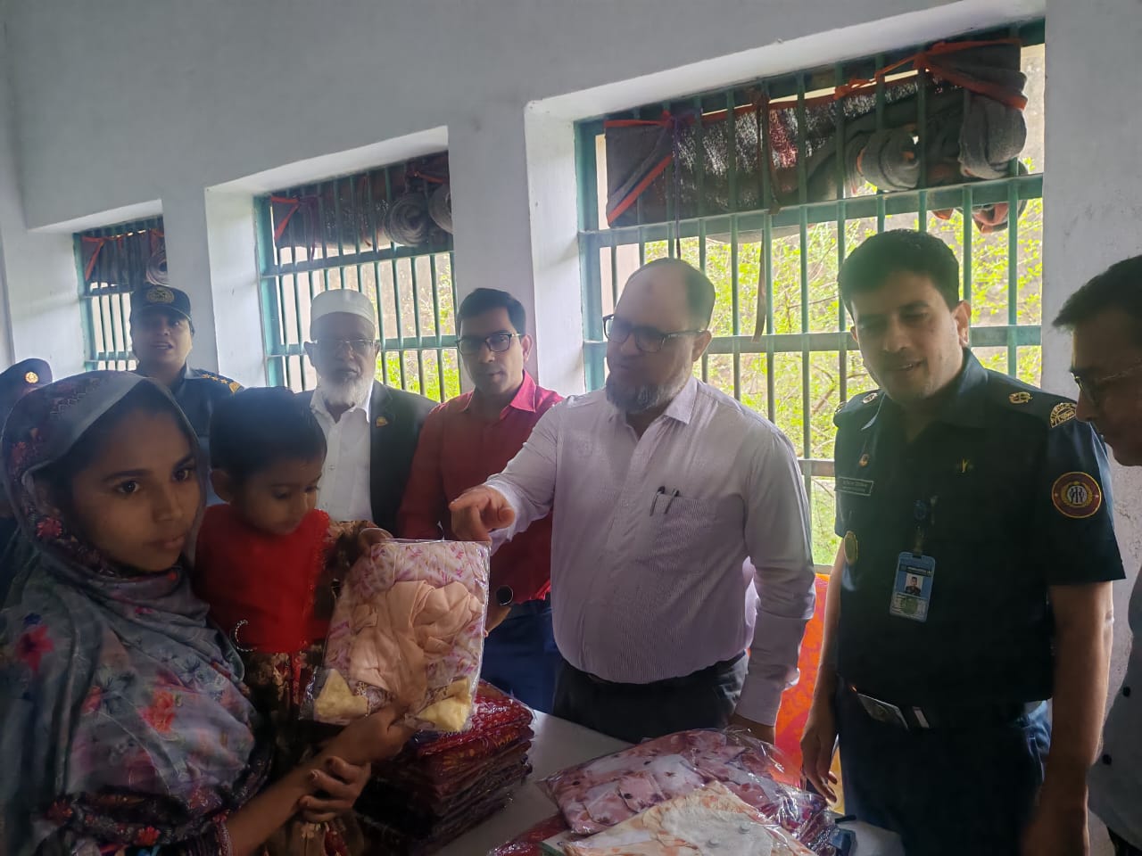 ঈদুল আজহা উপলক্ষে সুনামগঞ্জ জেলা কারাগারের বন্দীদের মাঝে ঈদুল আযহা উপলক্ষে বস্ত্র বিতরণ