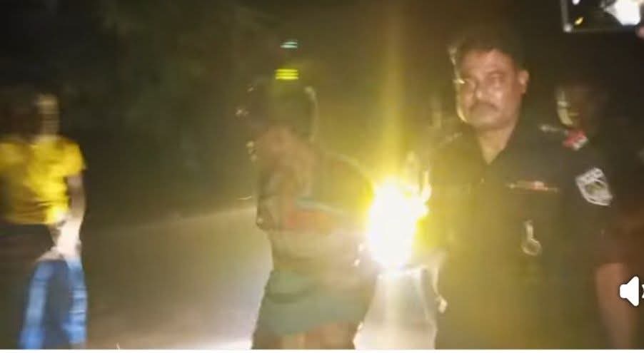 ঠাকুরগাঁয়ে র‍্যাবের বিশেষ অভিযানে ৩২ বান্ডিল গাঁজা উদ্ধার, আটক ২
