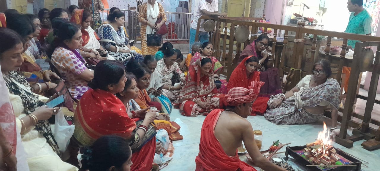 কৌশিকী অমাবস্যায় কালীঘাট মন্দিরে পুজো ও প্রসাদ গ্রহণ করলেন , মুখ্যমন্ত্রী শুভেন্দু অধিকারী।।